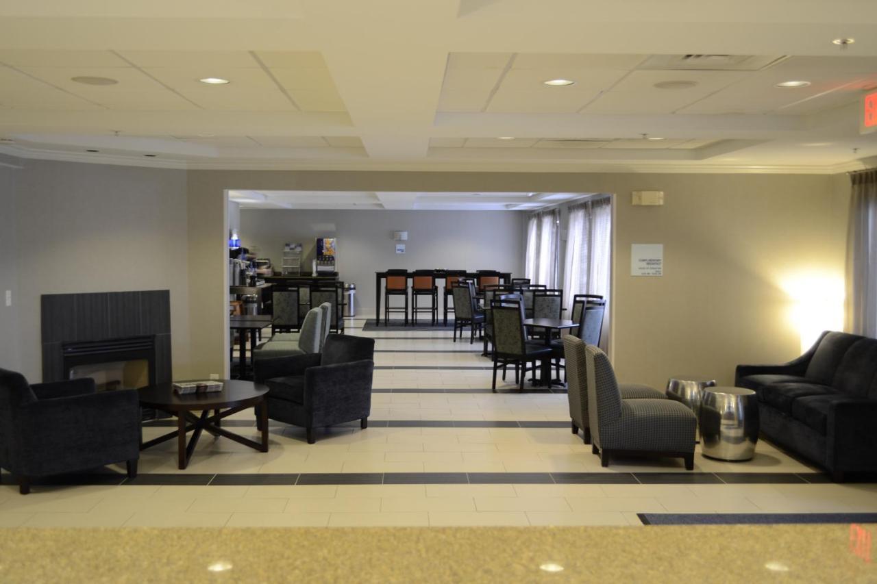 Holiday Inn Express Hotels Biddeford By Ihg Exterior foto